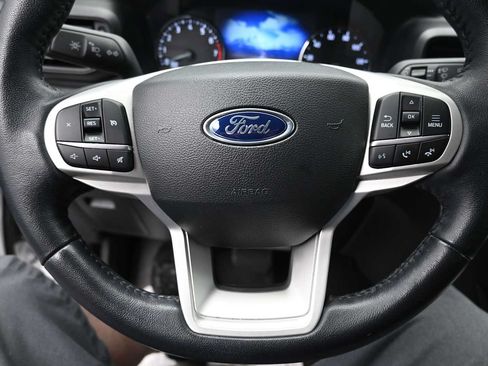 Used 2023 Ford Explorer XLT AWD/4WD image 31