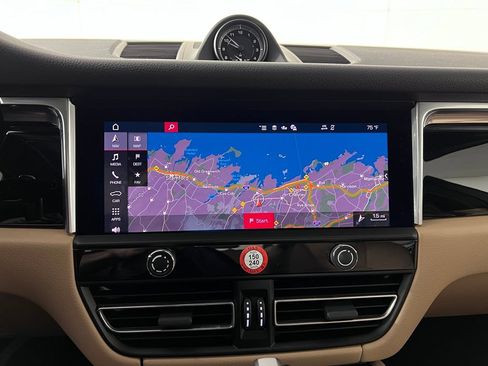 Certified 2026 Porsche Macan AWD/4WD image 33