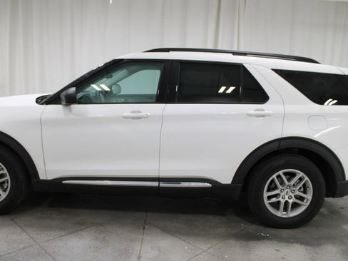 Used 2025 Ford Explorer Active w/ Active Comfort Package image 6