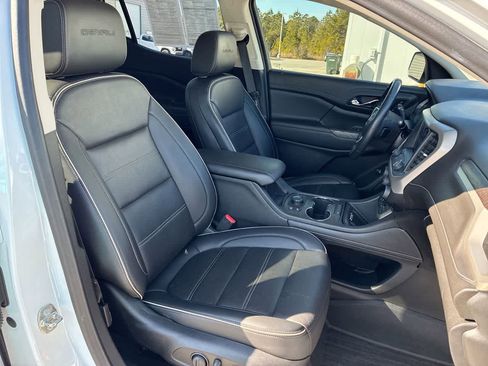 Used 2022 GMC Acadia Denali image 29