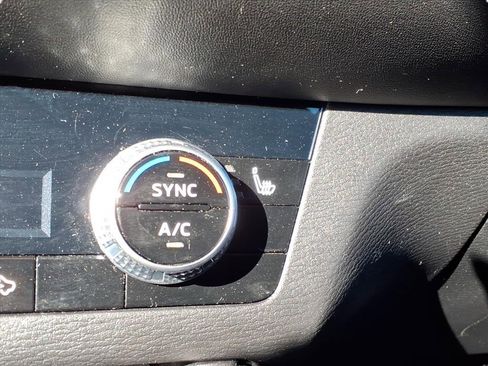 Used 2024 Mitsubishi Outlander SE image 20