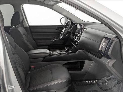 Used 2025 Nissan Pathfinder SV FWD image 23