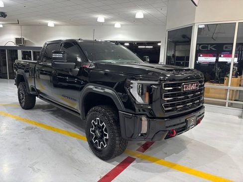 Used 2024 GMC Sierra 2500 AT4X AWD/4WD image 4