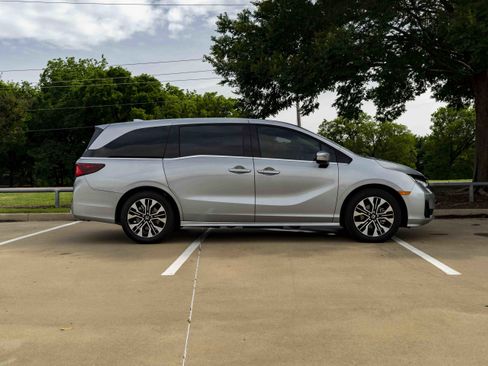 Used 2026 Honda Odyssey Elite image 3