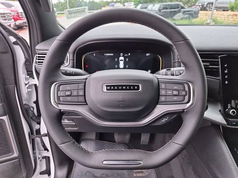 Used 2024 Jeep Wagoneer L Series II AWD/4WD image 22