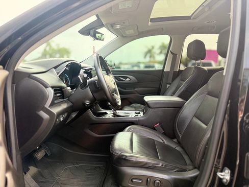 Used 2018 Chevrolet Traverse Premier w/ Driver Confidence II Package FWD image 12