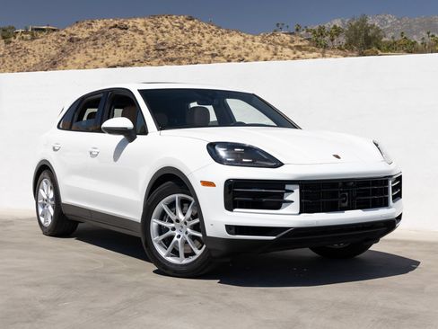 Certified 2025 Porsche Cayenne AWD/4WD image 9