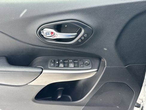 Used 2020 Jeep Cherokee Limited w/ Technology Group image 22