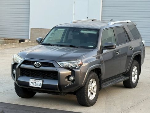 Used 2016 Toyota 4Runner SR5 AWD/4WD image 3