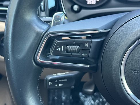 Certified 2022 Porsche Macan AWD/4WD image 27