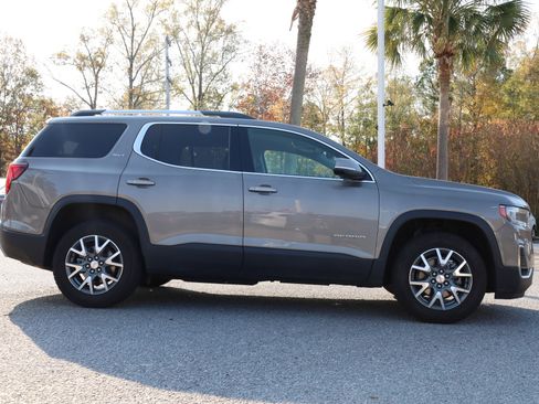 Used 2023 GMC Acadia SLT image 2