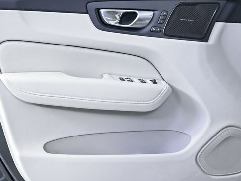 Certified 2026 Volvo XC60 B5 Ultra w/ Protection Package Premier image 8