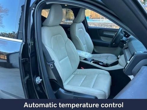 Used 2023 Volvo XC40 B5 Plus w/ Driver Assist Package image 5