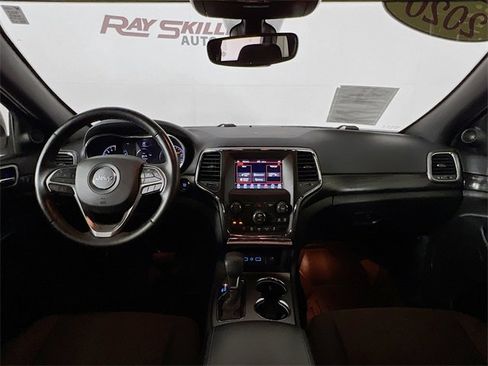 Used 2020 Jeep Grand Cherokee Laredo image 23