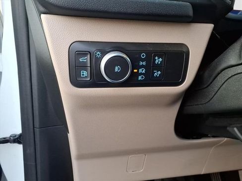 Used 2020 Ford Escape Titanium image 27