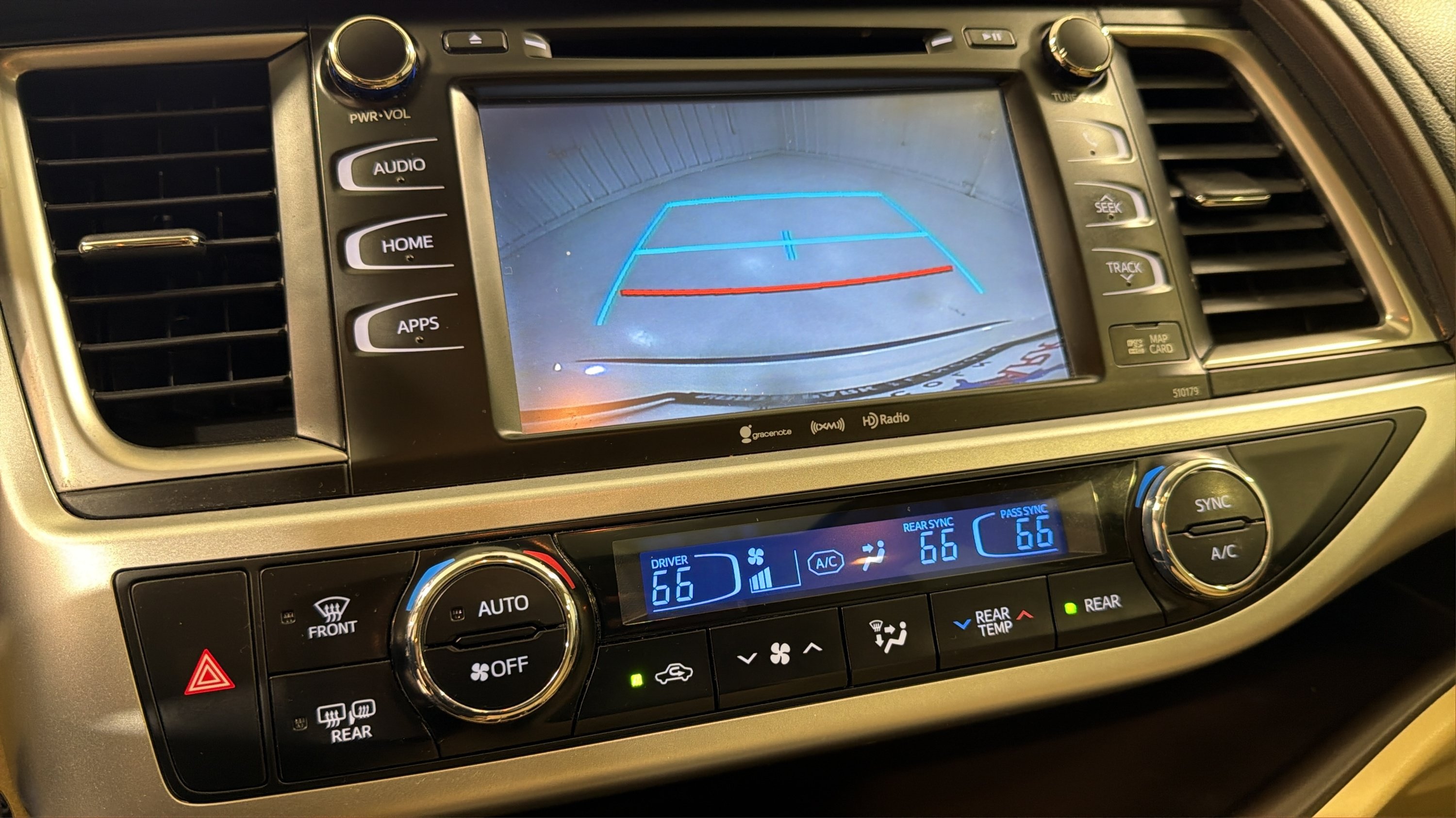 Used 2018 Toyota Highlander FWD V6 image 16