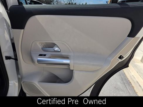 Certified 2025 Mercedes-Benz GLA 250 4MATIC image 33