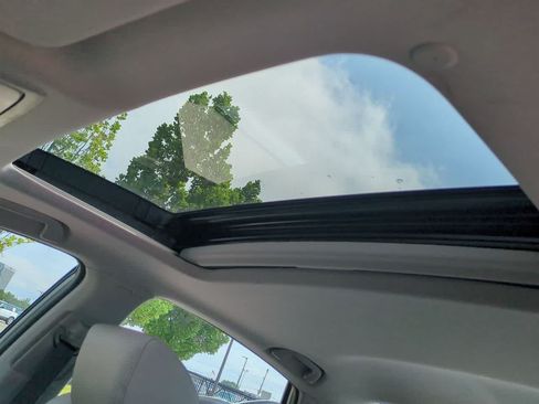 Used 2018 Honda Accord Touring image 18