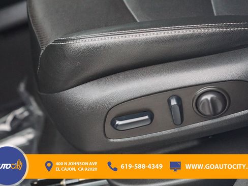 Used 2023 GMC Terrain SLT image 19