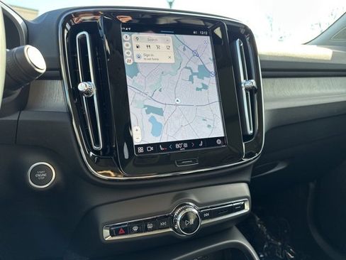 Certified 2023 Volvo XC40 B5 Plus image 22