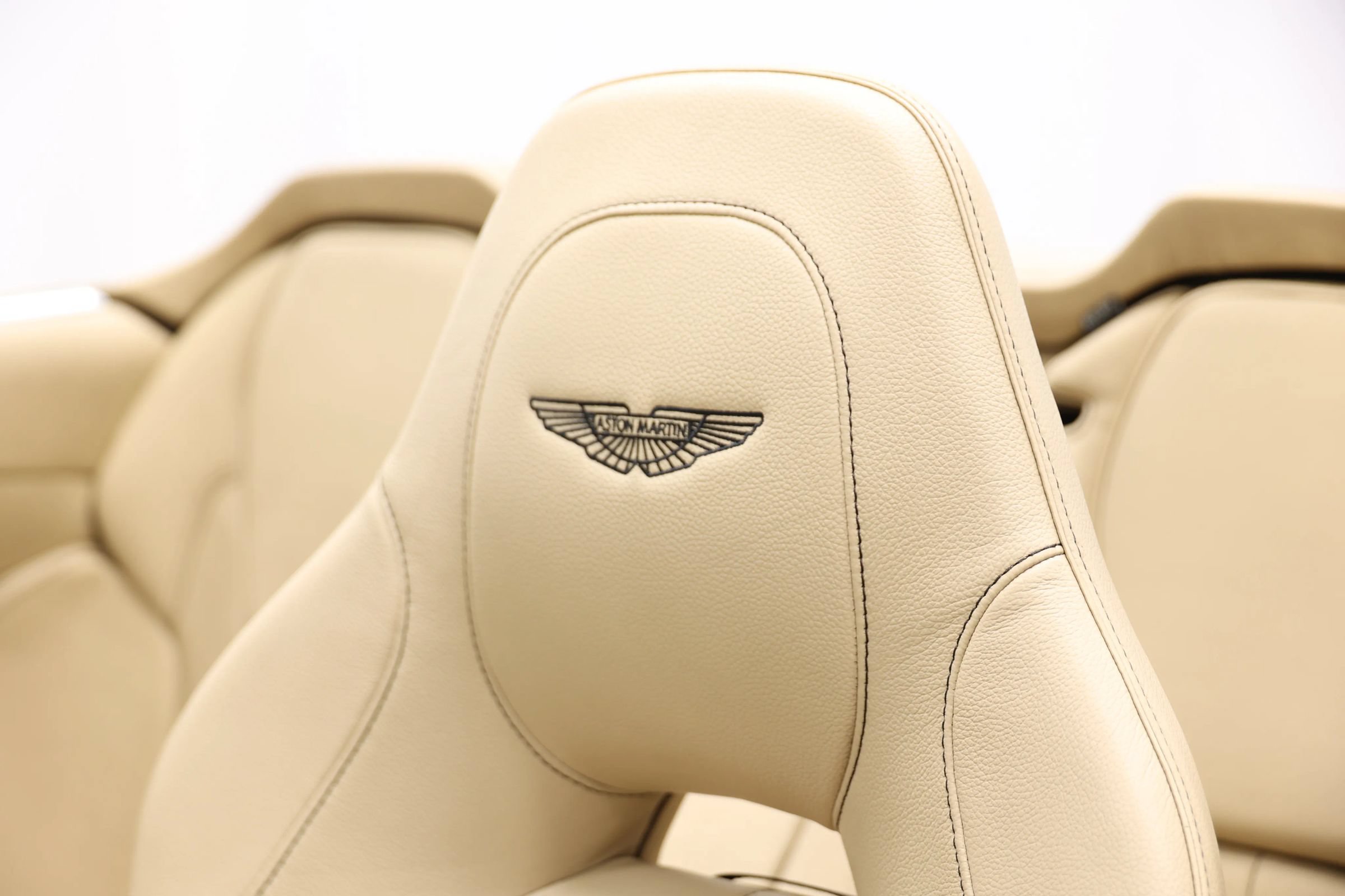 Used 2016 Aston Martin Vanquish Volante RWD image 18