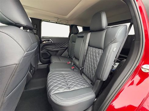 New 2025 Mitsubishi Outlander SEL image 28