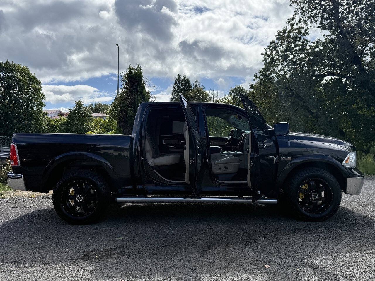 Used 2013 RAM 1500 Laramie w/ Convenience Group AWD/4WD image 22