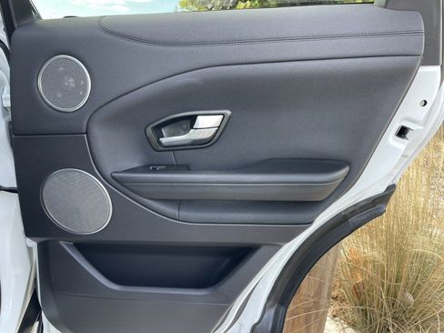 Used 2016 Land Rover Range Rover Evoque SE image 25