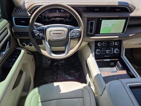 Used 2022 GMC Yukon Denali AWD/4WD image 16