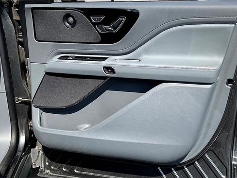 Used 2020 Lincoln Aviator Reserve image 24