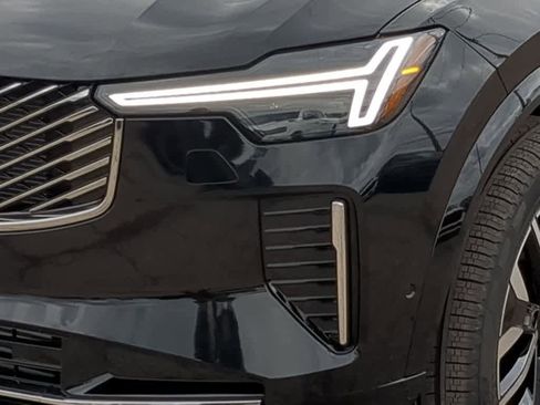 New 2026 Volvo XC90 T8 Plus w/ Protection Package Premier AWD/4WD image 10