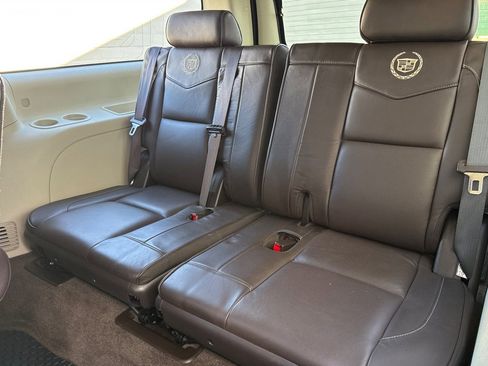 Used 2011 Cadillac Escalade ESV Platinum AWD/4WD image 19