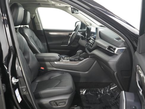 Used 2022 Toyota Highlander Platinum AWD/4WD image 11