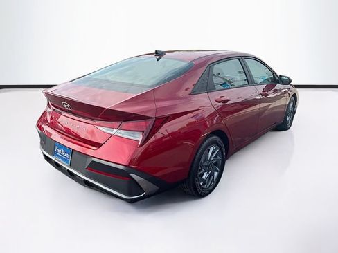 Used 2024 Hyundai Elantra SEL FWD image 9