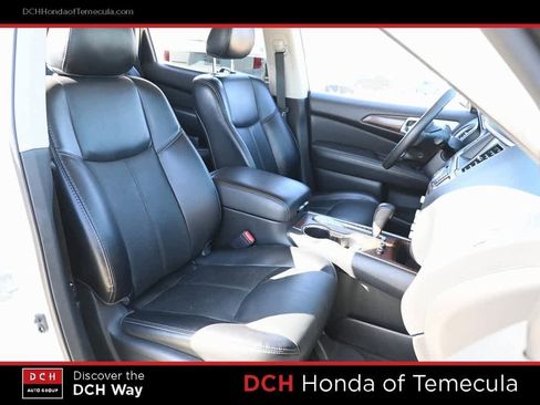 Used 2020 Nissan Pathfinder Platinum image 20