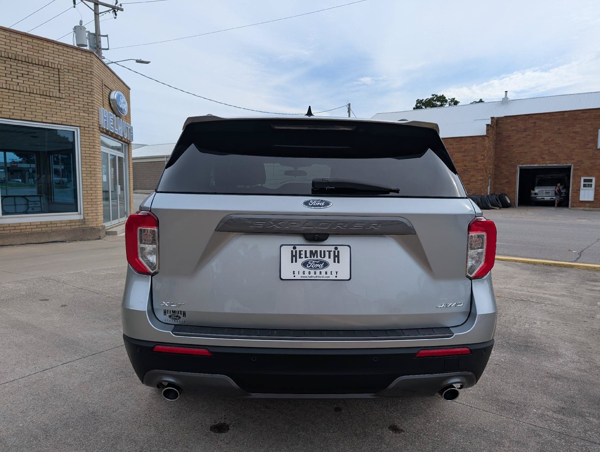 Used 2024 Ford Explorer XLT w/ Equipment Group 202A AWD/4WD image 7