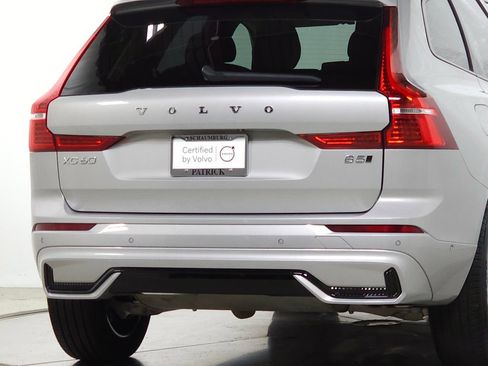 Certified 2025 Volvo XC60 B5 Plus AWD/4WD image 10