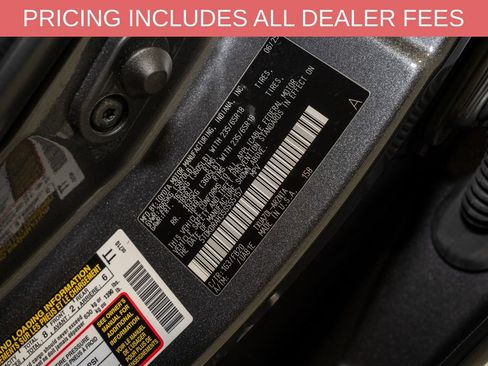 Used 2025 Toyota Highlander LE FWD image 21