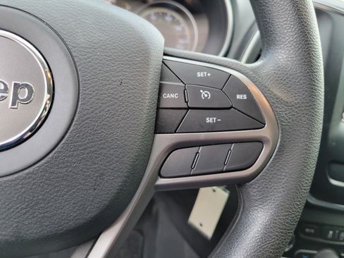 Used 2021 Jeep Cherokee Latitude FWD image 27