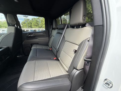 Used 2024 Chevrolet Silverado 1500 ZR2 w/ Technology Package AWD/4WD image 10