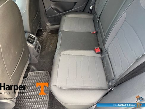 Used 2025 Volkswagen Taos SE FWD image 10