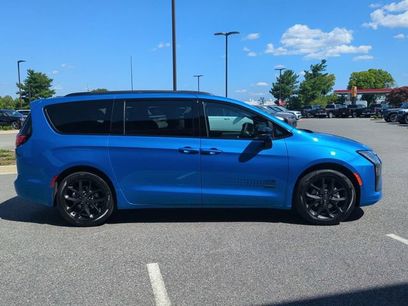 New 2027 Chrysler Pacifica Select