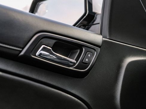 Used 2018 Chevrolet Suburban LT image 46