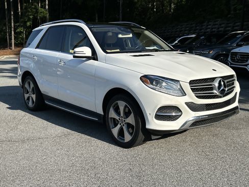 Used 2019 Mercedes-Benz GLE 400 4MATIC image 4