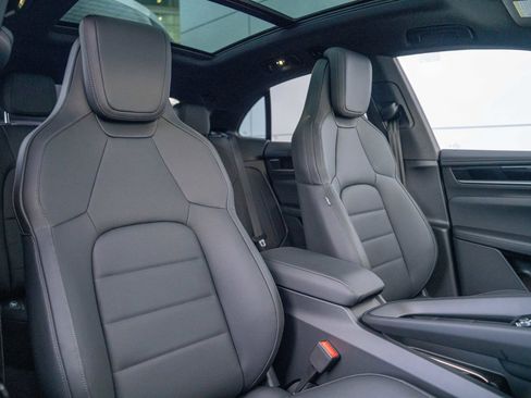 New 2026 Porsche Macan 4 Electric image 26