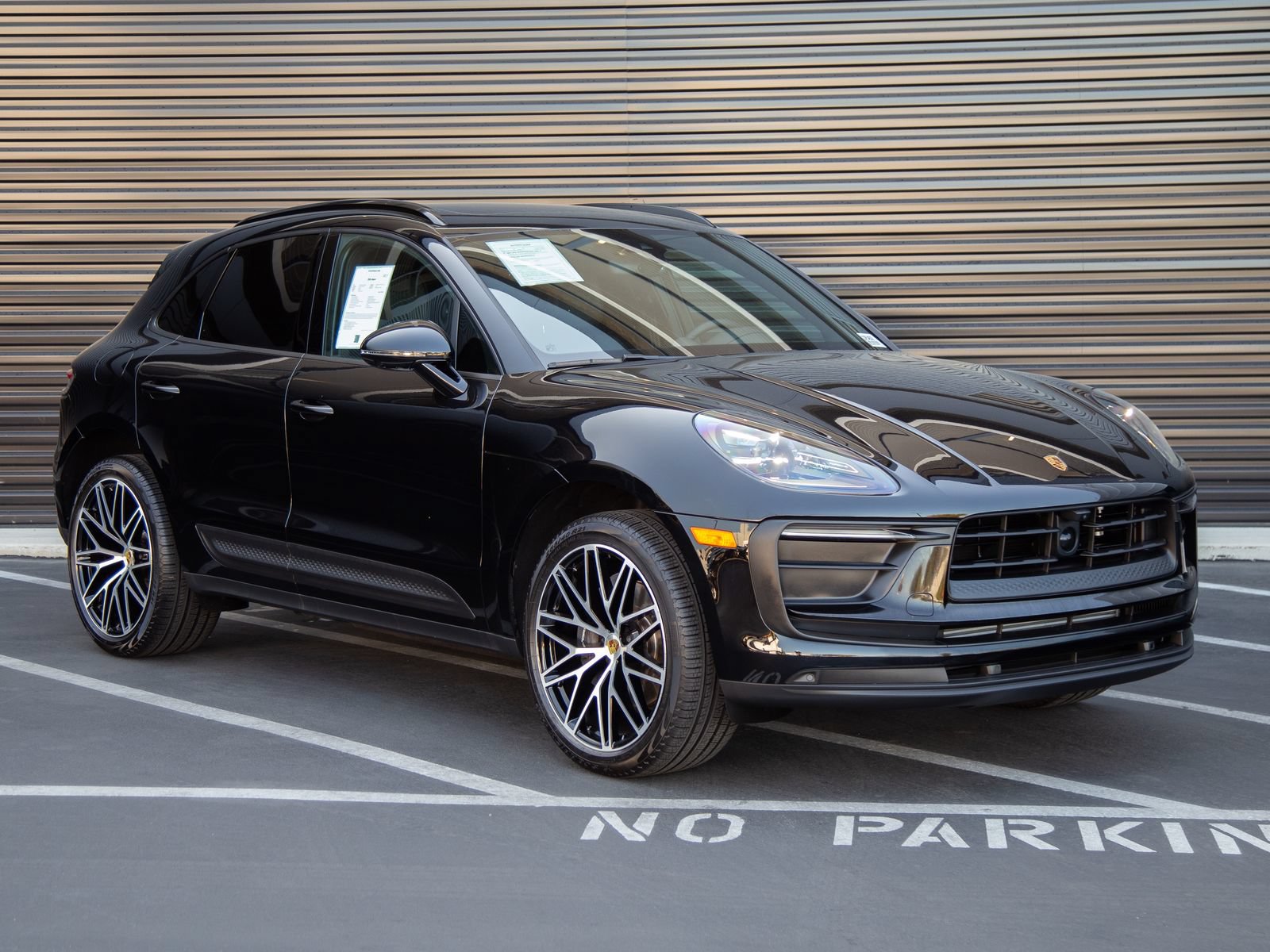 Certified 2026 Porsche Macan AWD/4WD image 9
