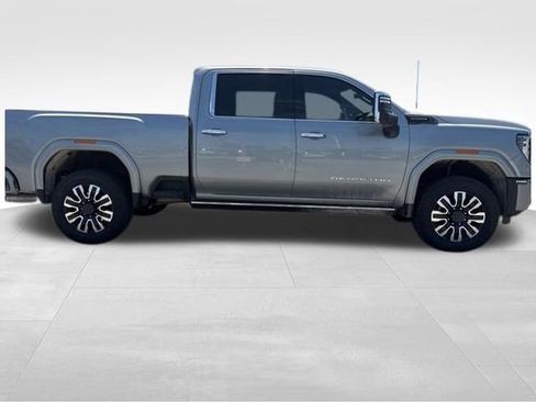 Used 2025 GMC Sierra 3500 Denali Ultimate image 4