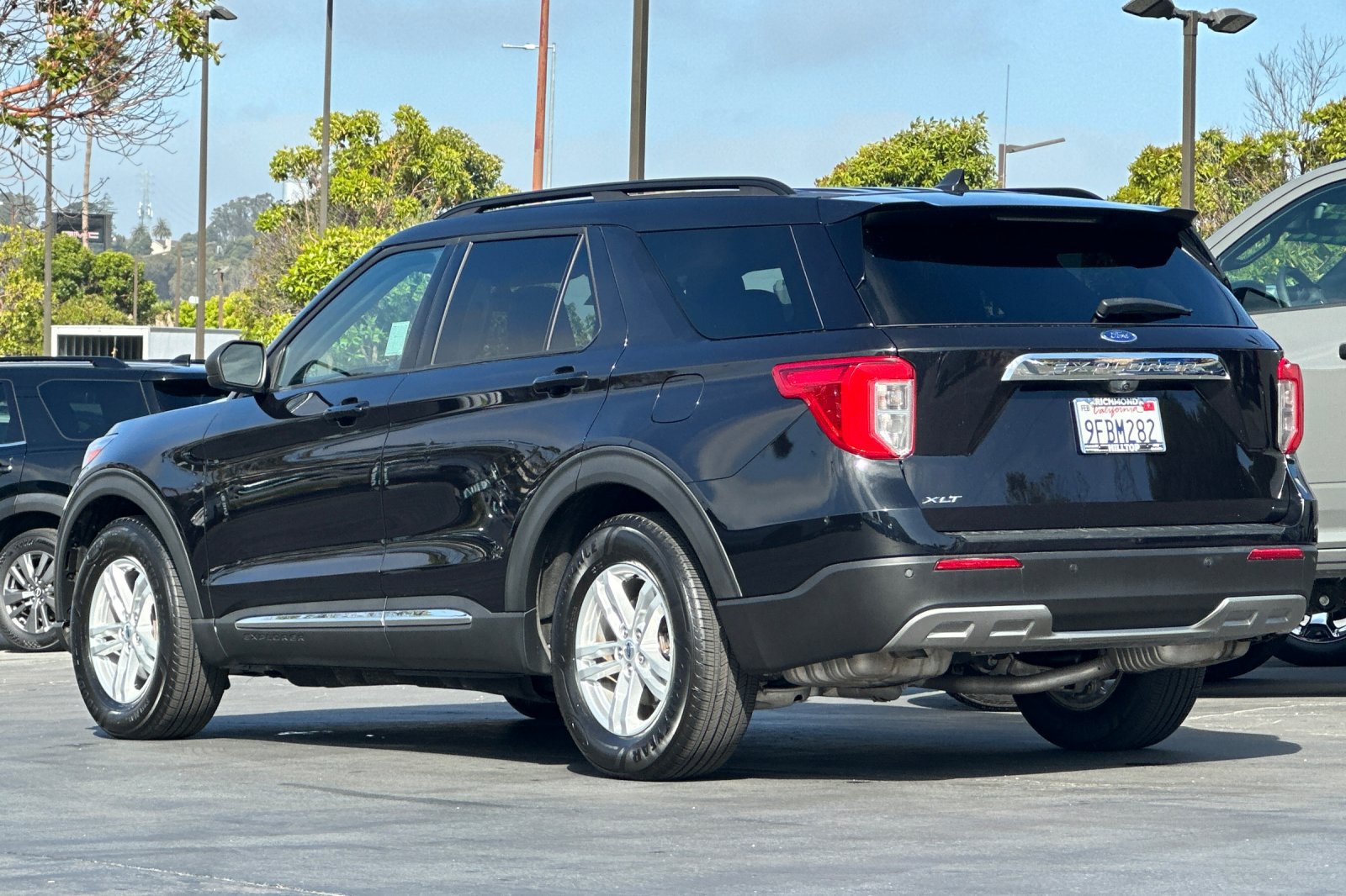 Used 2022 Ford Explorer XLT w/ Equipment Group 202A RWD image 6