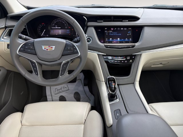 Used 2017 Cadillac XT5 Luxury w/ Driver Awareness Package FWD image 7
