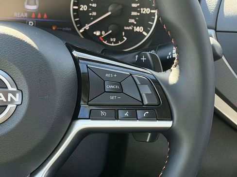 Used 2025 Nissan Altima 2.5 SR image 12